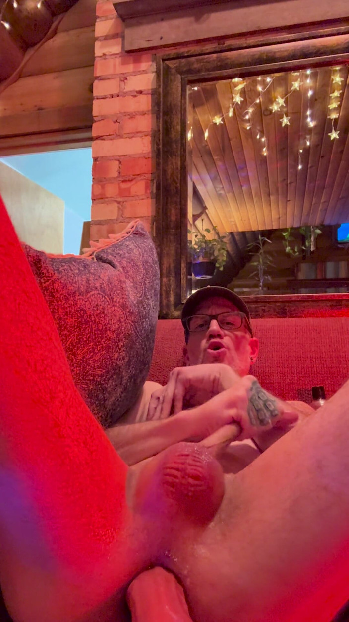 Douglas James: Solo-masturbation mit otter runde 2