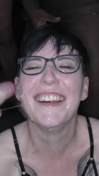 Mandy Foxxx помогает Cleo принимает больше кончины в ее лицо