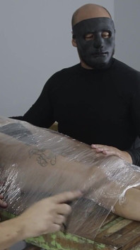 Akemi Kısıtlı, Dokunulan ve Domine Ediliyor