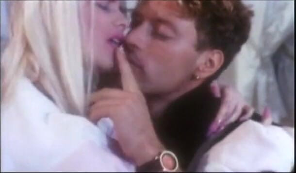 Rocco Siffredi and Friends: MILF blonde dikongkek pepek berbulunya