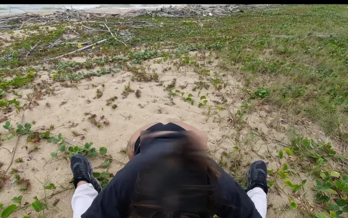 Novinha Insaciavel: Anal Day at the Beach with Horny Voyers
