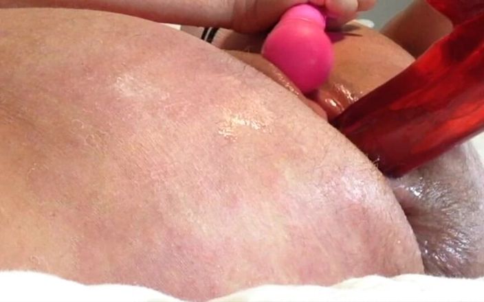Squirting Senior: Detailní velká dildo show s análním šukáním, creampie MILF a manžel