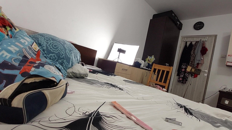 Amateur_MS: 요가 알몸의 아마추어 밀프, 털이 무성한 보지, 큰 엉덩이, 거유. 털이 무성한, 크고 큰 엉덩이의 섹시한 라틴계 여자.
