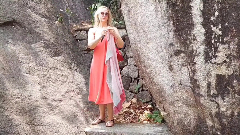 Selena701: Istri dewasa pirang cantik menikmati harinya