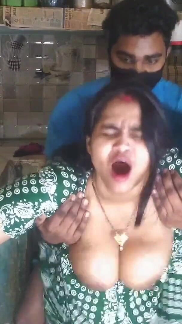 Sonathakur: 德西哥大胸部挑逗在厨房热辣的印度农村女孩暴露