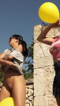 Hepsini siktiren bir palyaço için işediği 4 İspanyol kızın orgisi