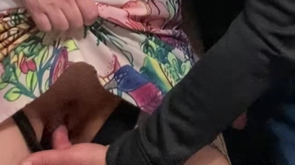 PriyaNaavya: Oh mio dio!!! Il vecchio mi masturba in metropolitana