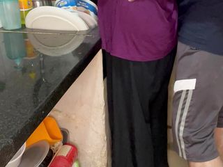 Neha hot: मेरी नौकरानी रसोई में सफाई कर रही थी जब मेरी पत्नी बाहर थी तो मैंने जाकर उसे चोदा