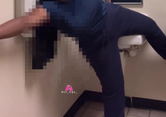 Anye Meshell: Ahhh... ghostface staat aan de deur!