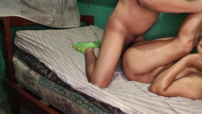 BigassMILF40: Missionarsfick für eine tamilische brünette in high heels