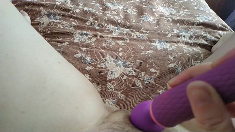 Pussy For Sperm: Masum ateşli genç kız vibratörden boşalıyor