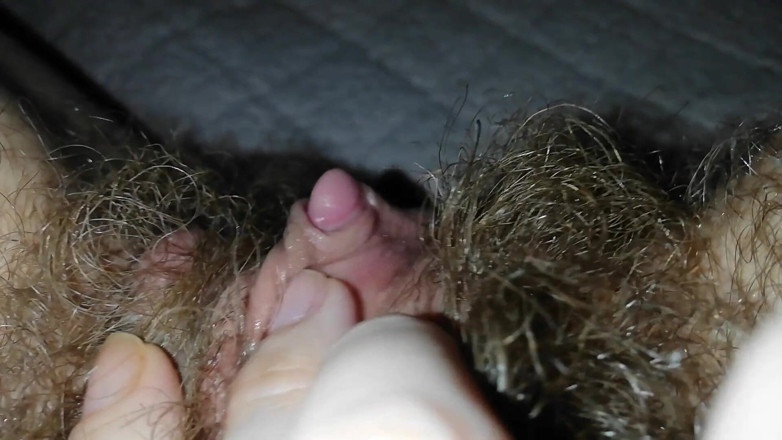 Cuteblonde666: Playing with my wet hairy big clit cummy pussy grool...