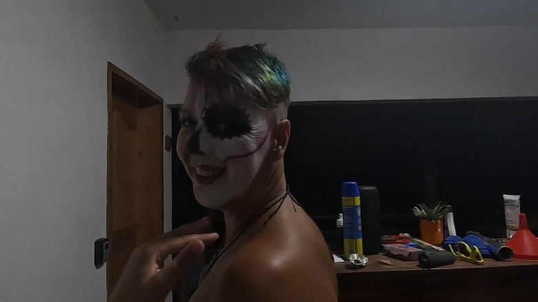 bekycarril: Mytí halloweenské barvy na obličej s čůráním a spermatem v ústech