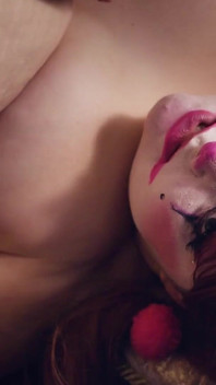 Allie sparks und saftiger sinclair - clownsing