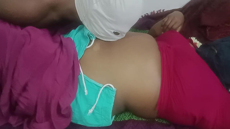 Santhi89: तमिल साड़ी बड़े स्तनों वाली गृहिणी की अच्छी चुदाई