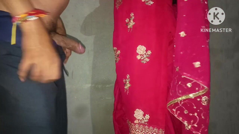 Nisha kajal: Gadis tetangga 18 tahun lagi sendirian di rumah dan mulai berhubungan...