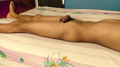 Hot Kolla: Prima esperienza di sborra a mani libere mentre guardi porno...