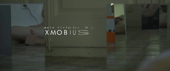 Verso Cinema: สาวเล่นกับตัวเองหน้ากระจก