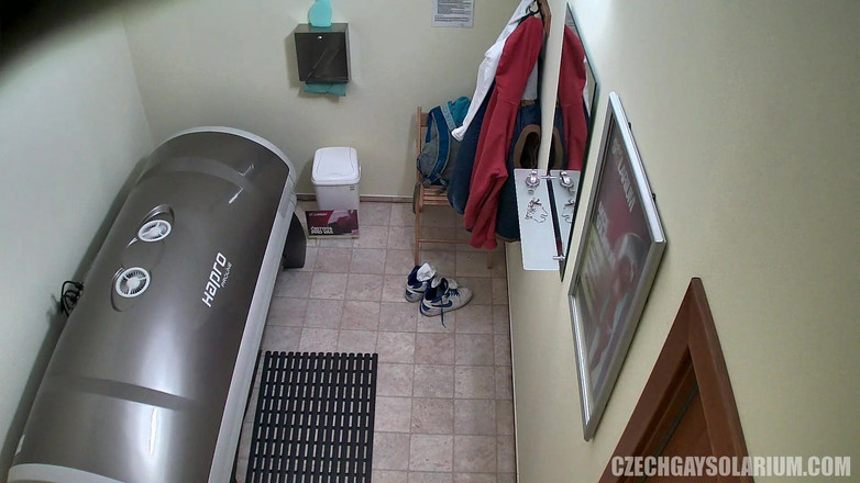 Czech Gay Solarium: チェコのゲイソラリウム 30 生意気なイケメンのセンセーショナル ショー