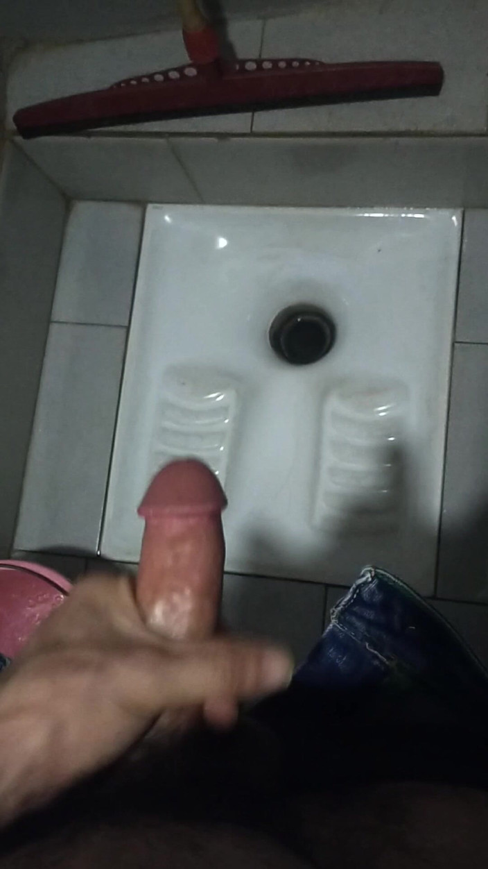 Morocco: Masturbazione ed eiaculazione in bagno