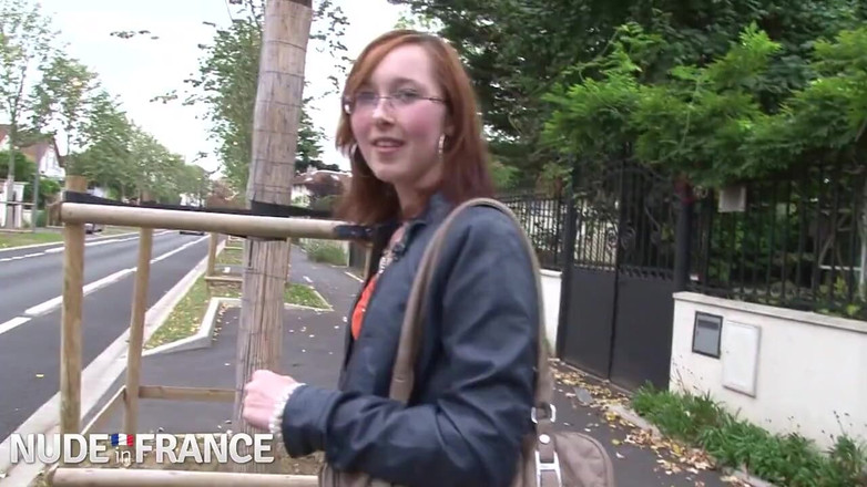 La France a Poil: Симпатична молода і маленька повія з цицьками відтрахана і содомізована агентом з нерухомості