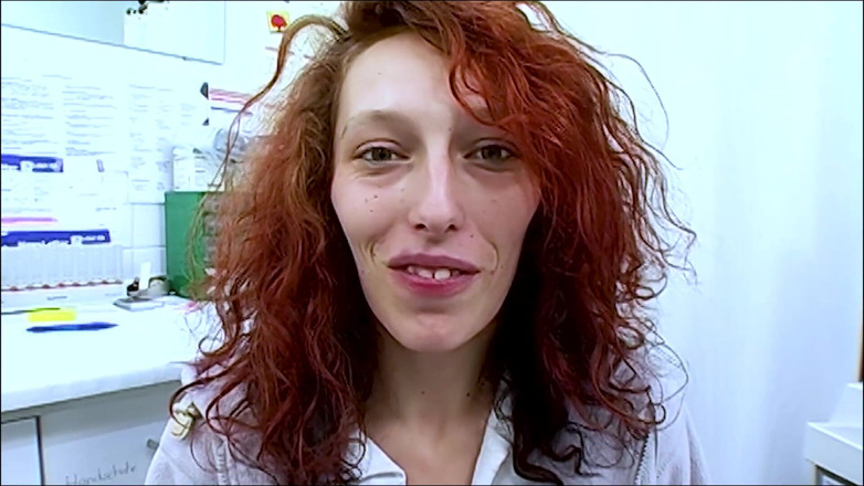 Klink by sextermedia: Рыжая милфа мастурбирует на Dr. Dirty