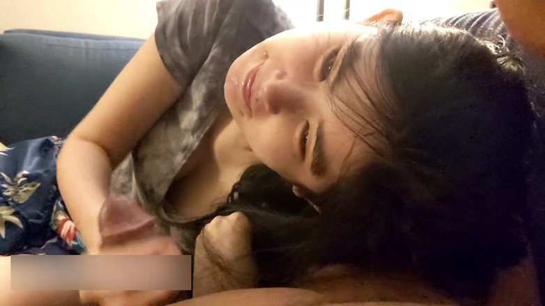 Gentleman Porno: Asijská dívka ukázala šatník a pak saje černého ptáka