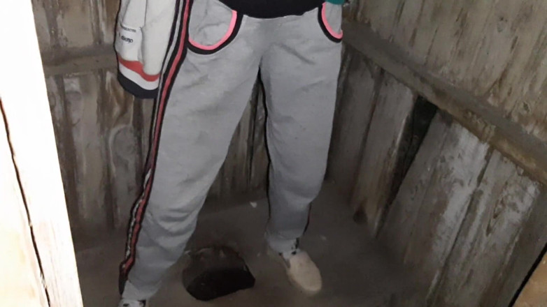 Lesbian-illusion: Nachytal jsem svoji sousedku masturbovat na záchodě na ulici a...
