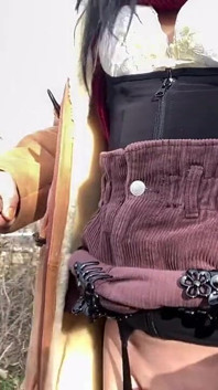 Samovýcvik č. 68 se schovává na veřejné pláži