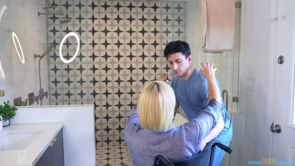 Moms Boy Toy: Bathing My Stepmom - S1:e7