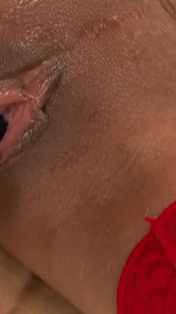 Gizli odada amcığınla oynayabilirsin