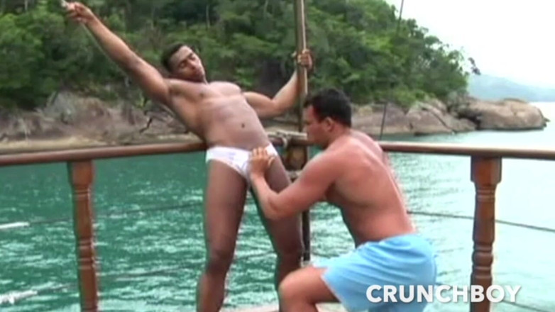 Gaybareback: Latino Twink folla a pelo con amigo