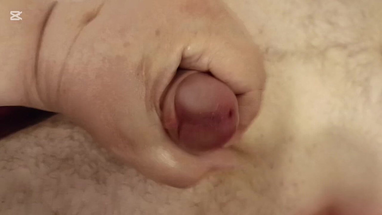 Whispering man: Der Penis wird stark massiert