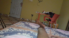 Masturbator emmy: 我把我的鸡巴带到河边，但不能强迫他喝水