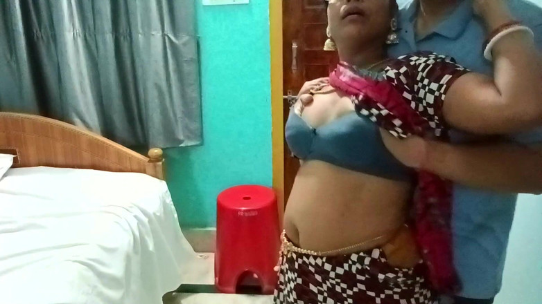 Popmini: Indický šéf kanceláře Deepak romantický žhavý sex s paní manažerkou