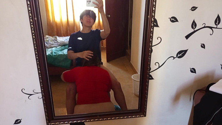 Moo DBOXXX: Svobodná máma, kterou jsem potkal na Facebooku Chce její mléčnou...