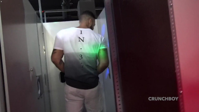 Viktor ROM by Crunchboy: La troia sborrata dentro da VIkor ROM nei glory holes è...