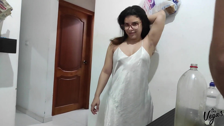 Selena Vega: Andiamo via! E lo celebriamo con un'orgia scambista!