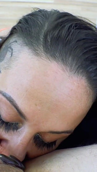 Inked Hottie Kali Ryder Deepthroats a cock i Gets Her Pussy Fucked!