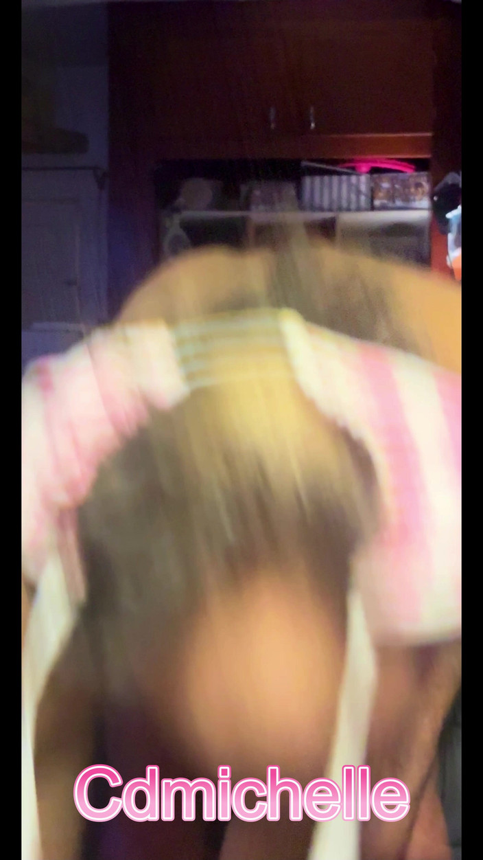 Feeling sexy today crosdressing: Cdmichelle memakai bikini merah jambu baru &amp; putih dengan buah dada...