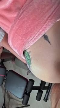 Przyprowadziła swoją lesbijską przyjaciółkę, aby spróbowała Wielkiego Kutasa na anal i cipkę Raz w życiu (made Her Preg.)