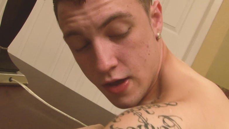 SEXUAL SIN GAY: Des servantes excitées mettent en scène des amies 4_hot se masturbent...