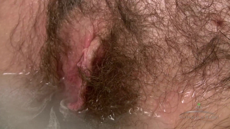 ATK Girls: 艾弗里在浴缸里玩得很开心