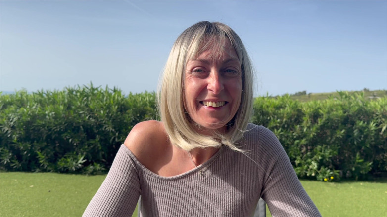 Video Porno One: Lena, MILF De 40 Ans De Tours!