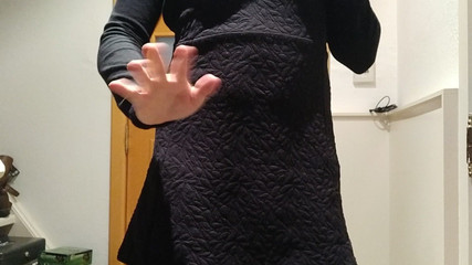 Joslin: Khoe quần áo & thắt lưng