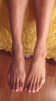 I piedi nudi sexy di athena