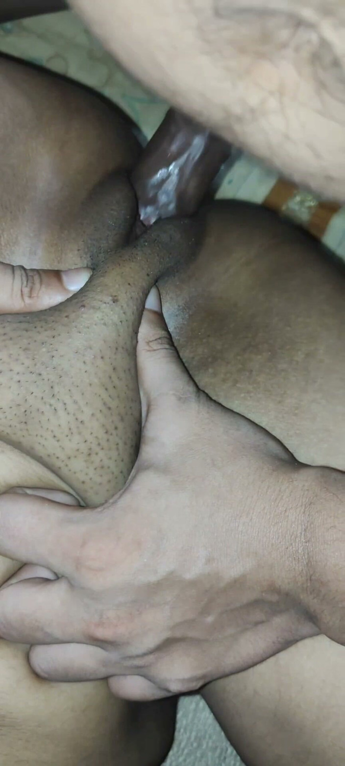 EpicShowR: デシの大きなチンポが新妻と激しくセックス