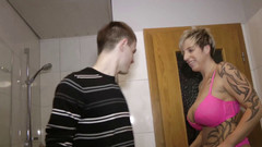 German amateur - 100% German hardcore videos: Zralá blonďatá děvka je fistována mladším mužem