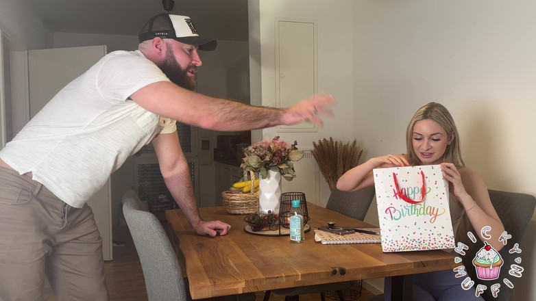 Micky Muffin Studio: Jonny Gave Me a Special Pair of Jeans!