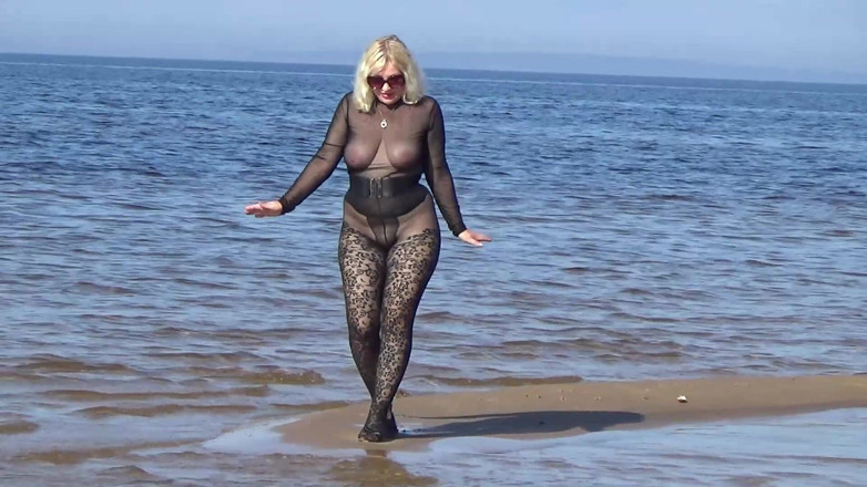 RedRoseRus: Overzees Strand - Nylon Meisje